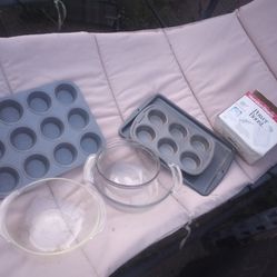 Hamilton Beach Hand Mixer and Bakeware Set