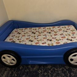 Toddler car bed 