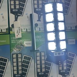 brand new 800watt solar lights very good light $25 each
