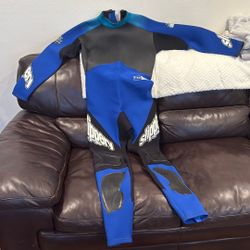 Wet Suit  size Small large