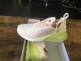New Women’s Nike Air Max 270 size 8