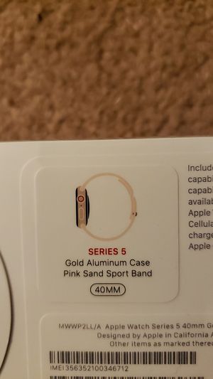 Photo NEW Apple Watch Series 5 GPS and Cellular 40mm Gold Case Pink Sand Sport Band
