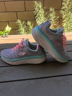 Women’s Skechers D'Lux Walker Sneakers