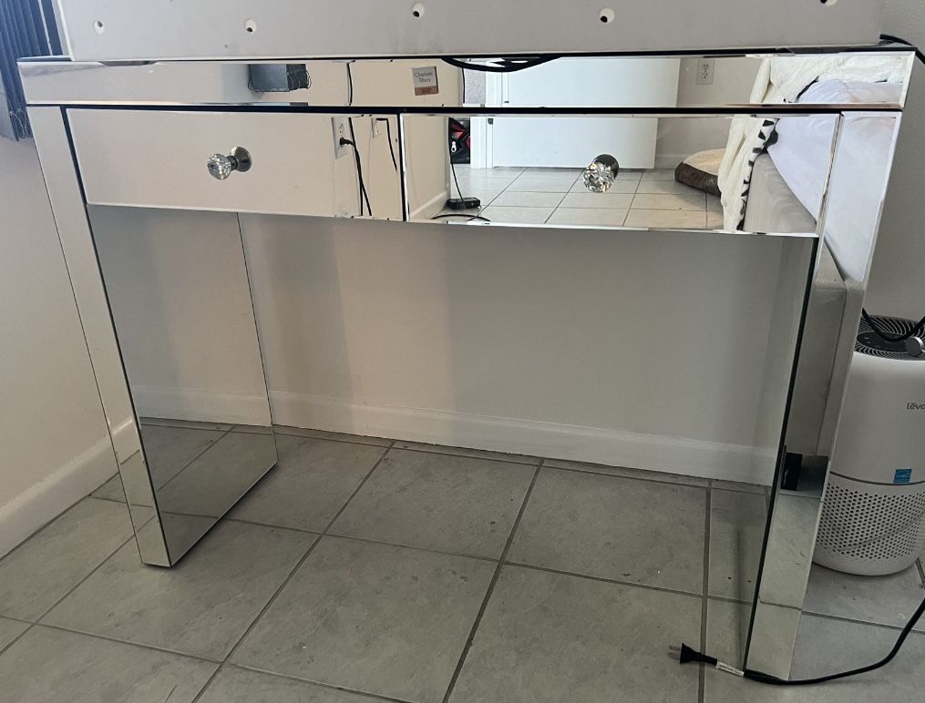 Caila Vanity Console Entrance Table
