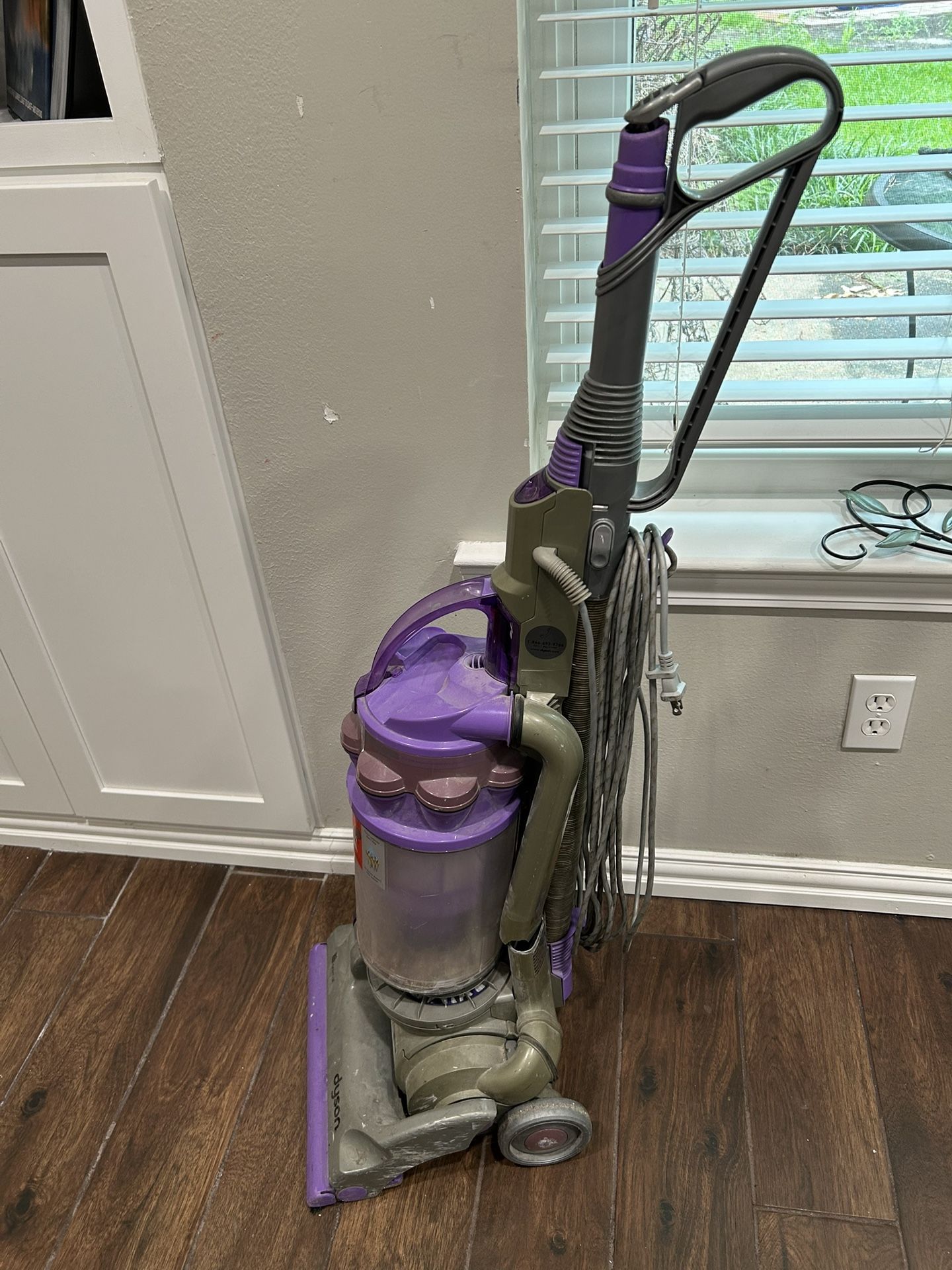 Broken Dyson DC14 Animal Vacuum - See Pics