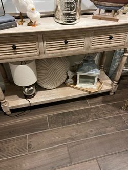 Farmhouse enter table
