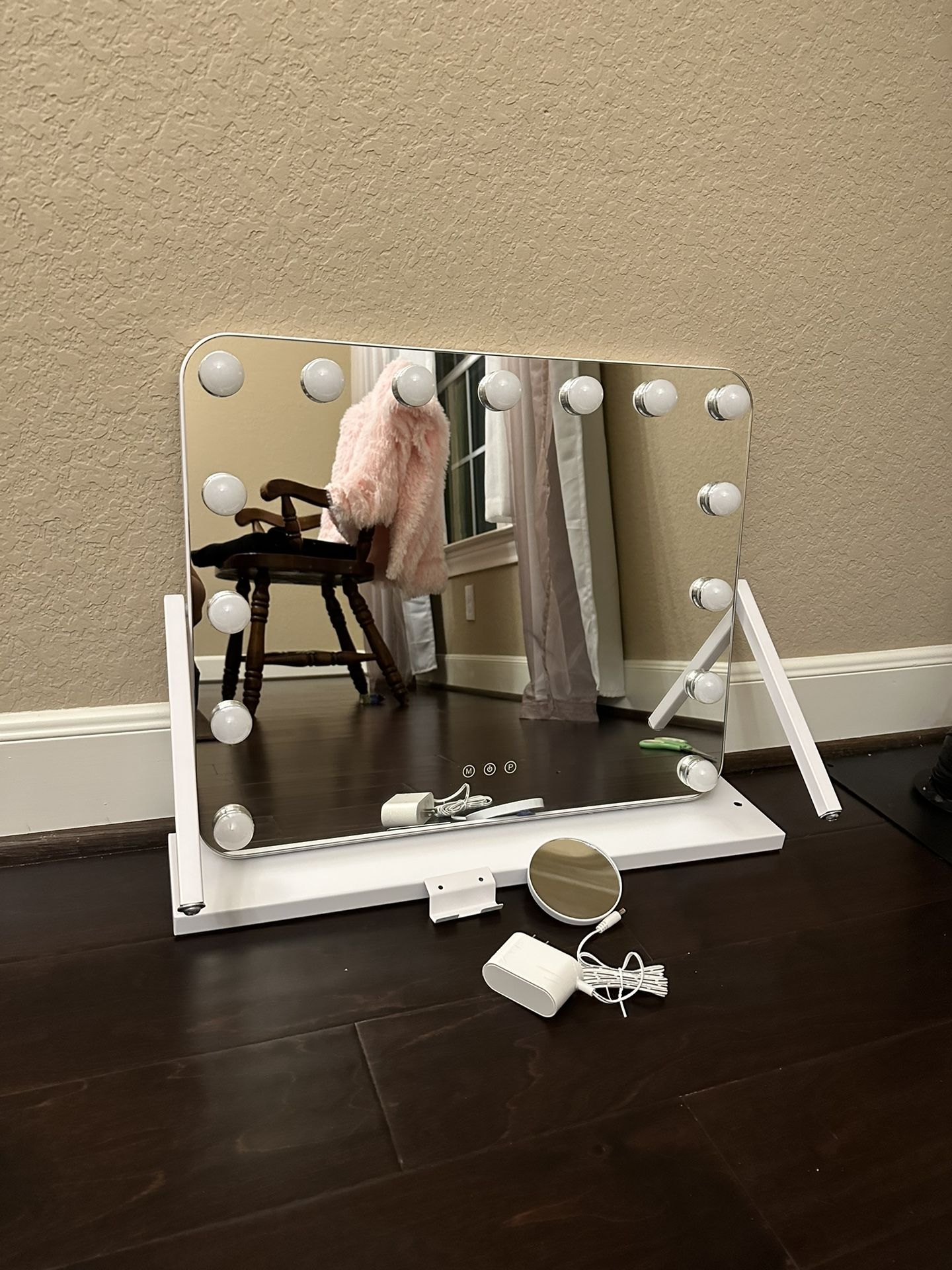 Vanity Makeup Mirror With Lights 