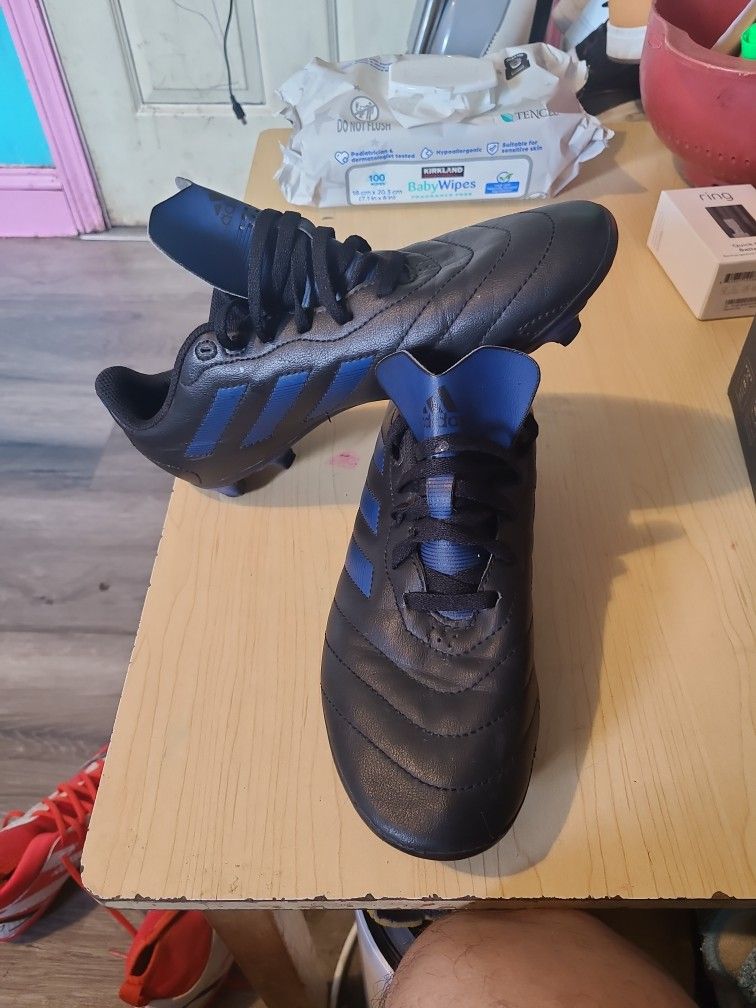 soccer cleats O Tacos De Fútbol Para Niño