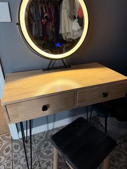 Makeup Vanity with lighted mirror