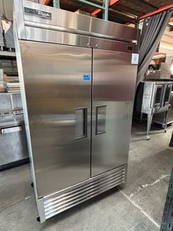 New 2 Door True Freezer T-43F-HC stainless steel nsf reach in upright commercial restaurant on wheels 120v