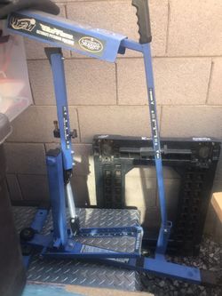 Softball/baseball pitching machine