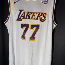 Nike Los Angeles Lakers Luka Dončić #77