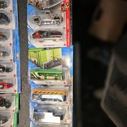 Hot Wheels  In Pacjsge 