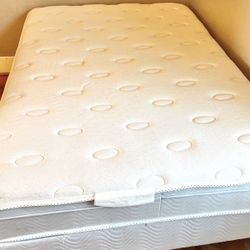 ****Full Size Bed With Mattress ****
