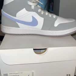 Wolf Grey Jordan 1s