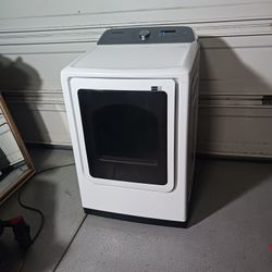 Samsung Smart Gas Dryer With Steam Function LIKE NEW CONDITION 