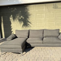 🛋️ Gray Sofa – Great Condition