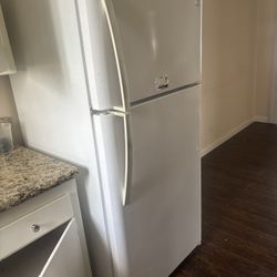 Five-year-old Kenmore refrigerator/freezer