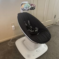 4moms mamaRoo Multi-Motion Baby Swing