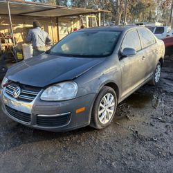 2010 Volkswagen Jetta Part Out 0111