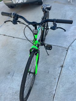 Bike the realm hybrid 700 size of tires 28