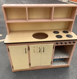 KIDS PLAY KITCHEN HUTCH 