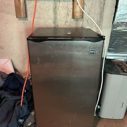 Mini Fridge 