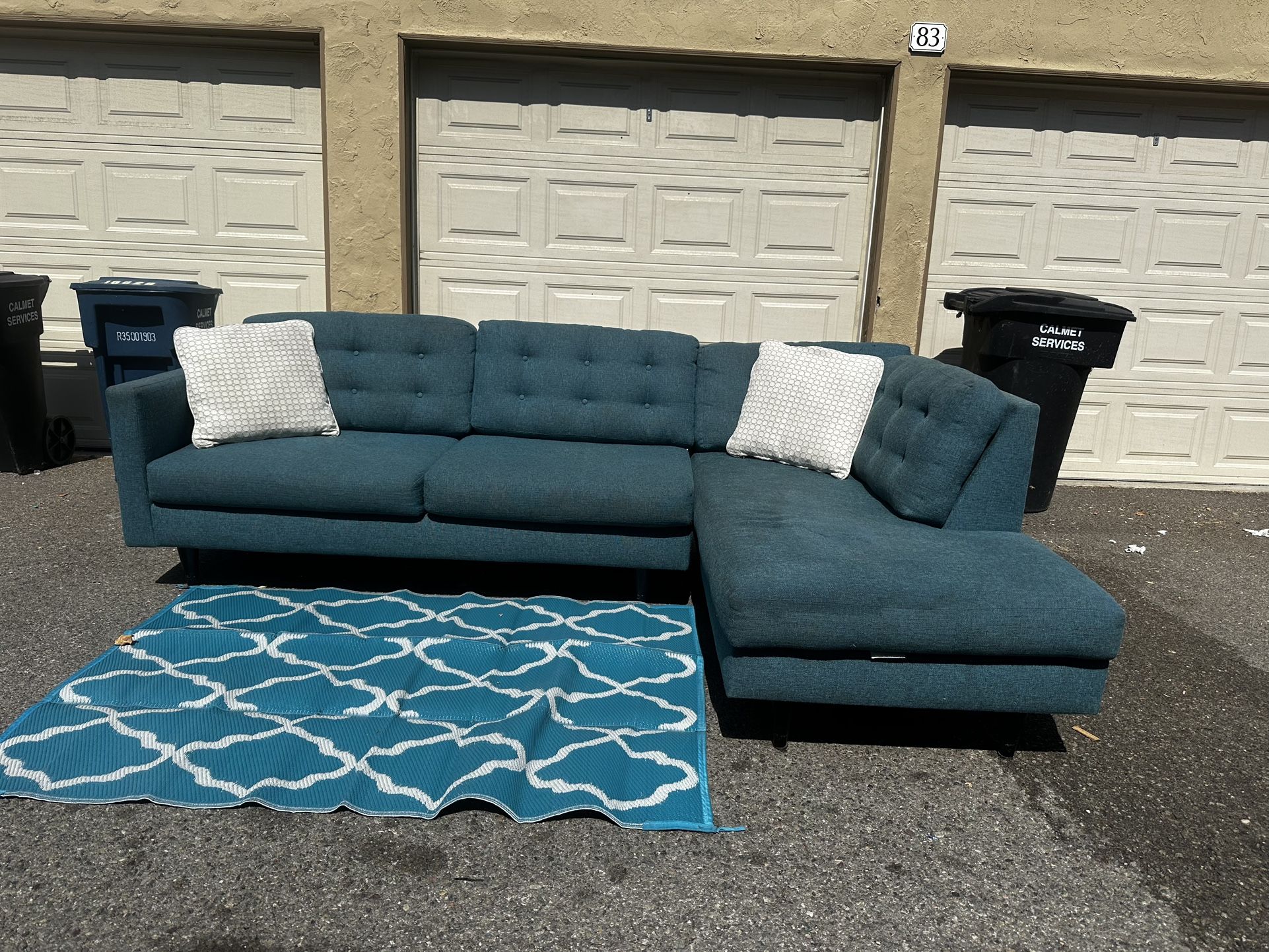 GREEN SECTIONAL COUCH W/ FREE DELIVERY
