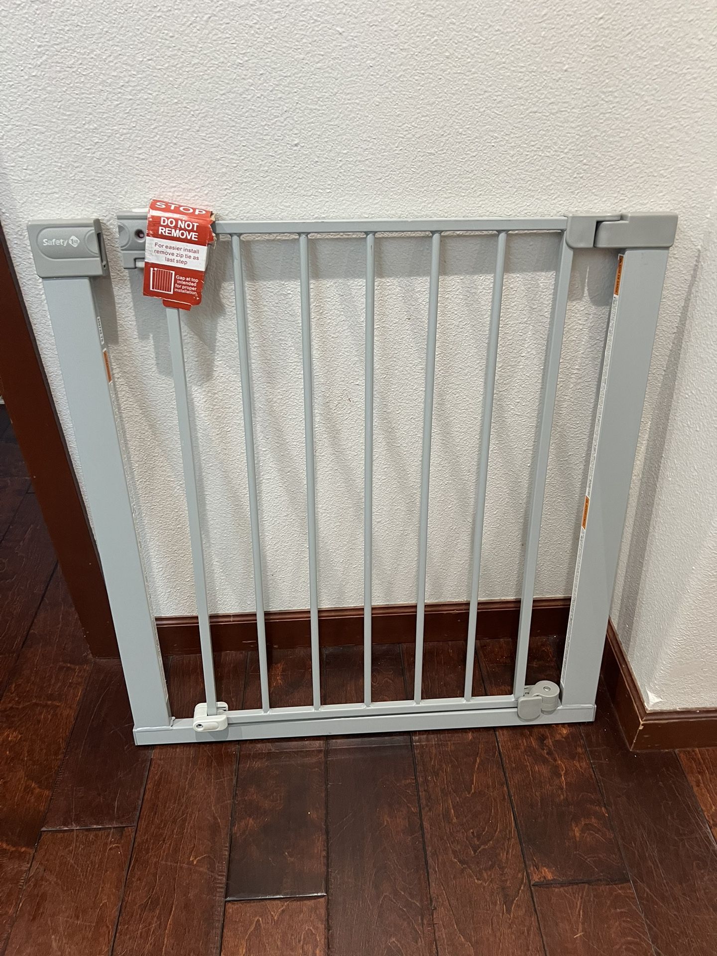 Safety 1st Auto close gate 