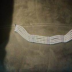 White Pearl Choker