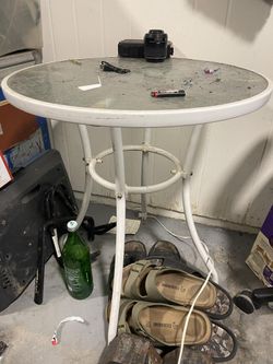 Table & Chairs
