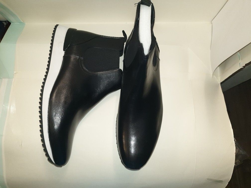 Black Chelsea Boots In Sizes 8-11