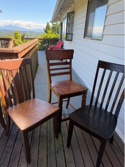Nice, like-new counter chairs.