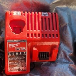 Milwaukee 12v/18v Combo Charger 