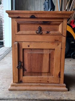 Solid Wood End Table / Nightstand
