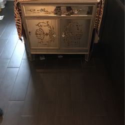 Mirror dresser