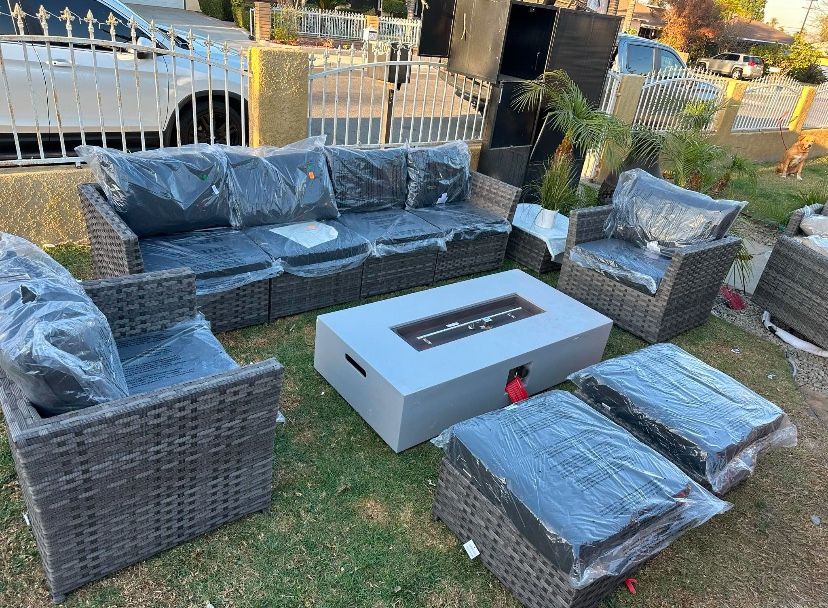 Brand New Patio Outdoor Furniture Set With Fire Pit 