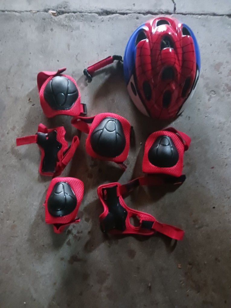 Spiderman Helmet And Pad Set
