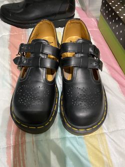 Dr Martins size 6 practically new