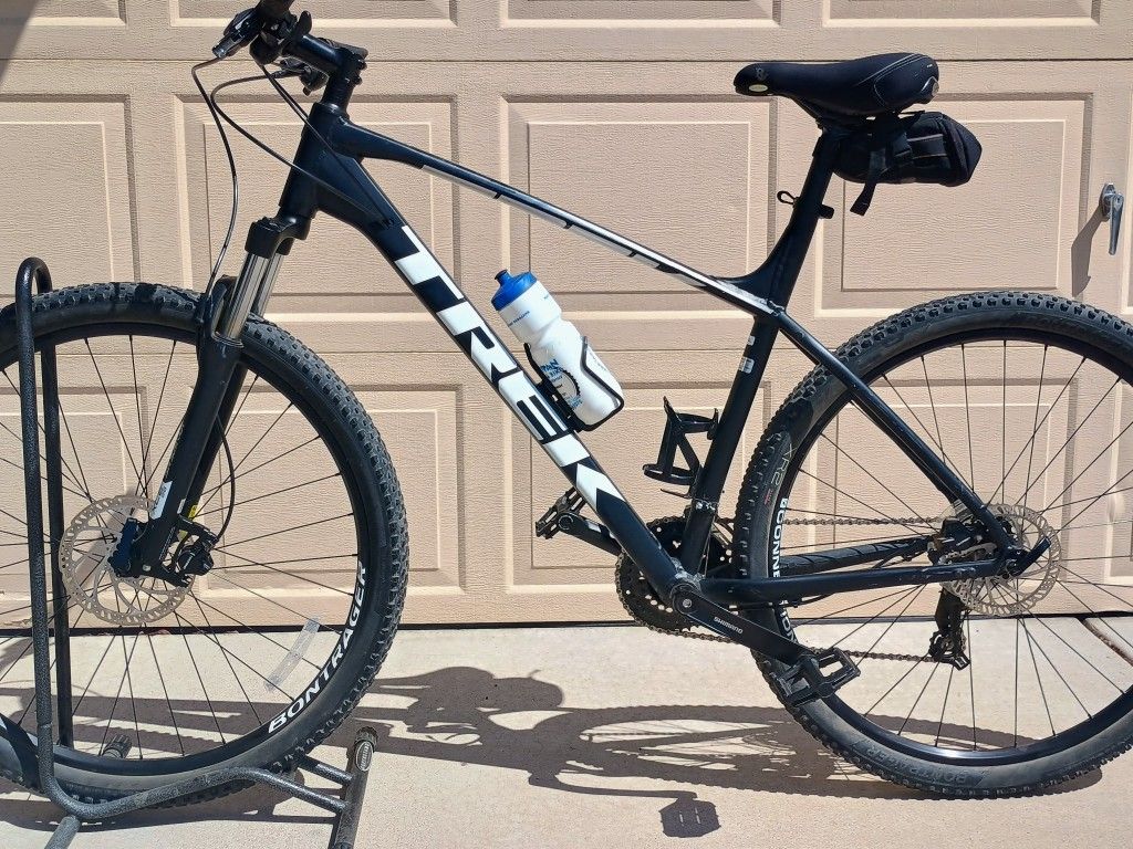 29 Inch Trek Marlin 5 Mountain Bike 