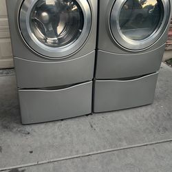 Whirlpool washer and electric dryer