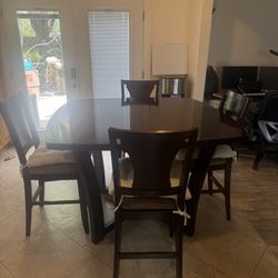 Free Dinning Room Table With 4 Chairs 