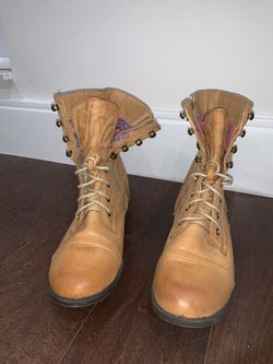 Color brown boots