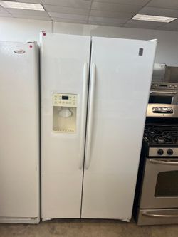 GE WHITE SIDE BY SIDE REFRIGERATOR -FREE DELIVERY