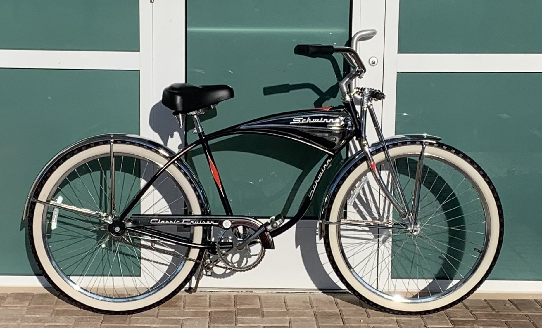 Schwinn Deluxe Cruiser with Phantom style tank 26”Men's