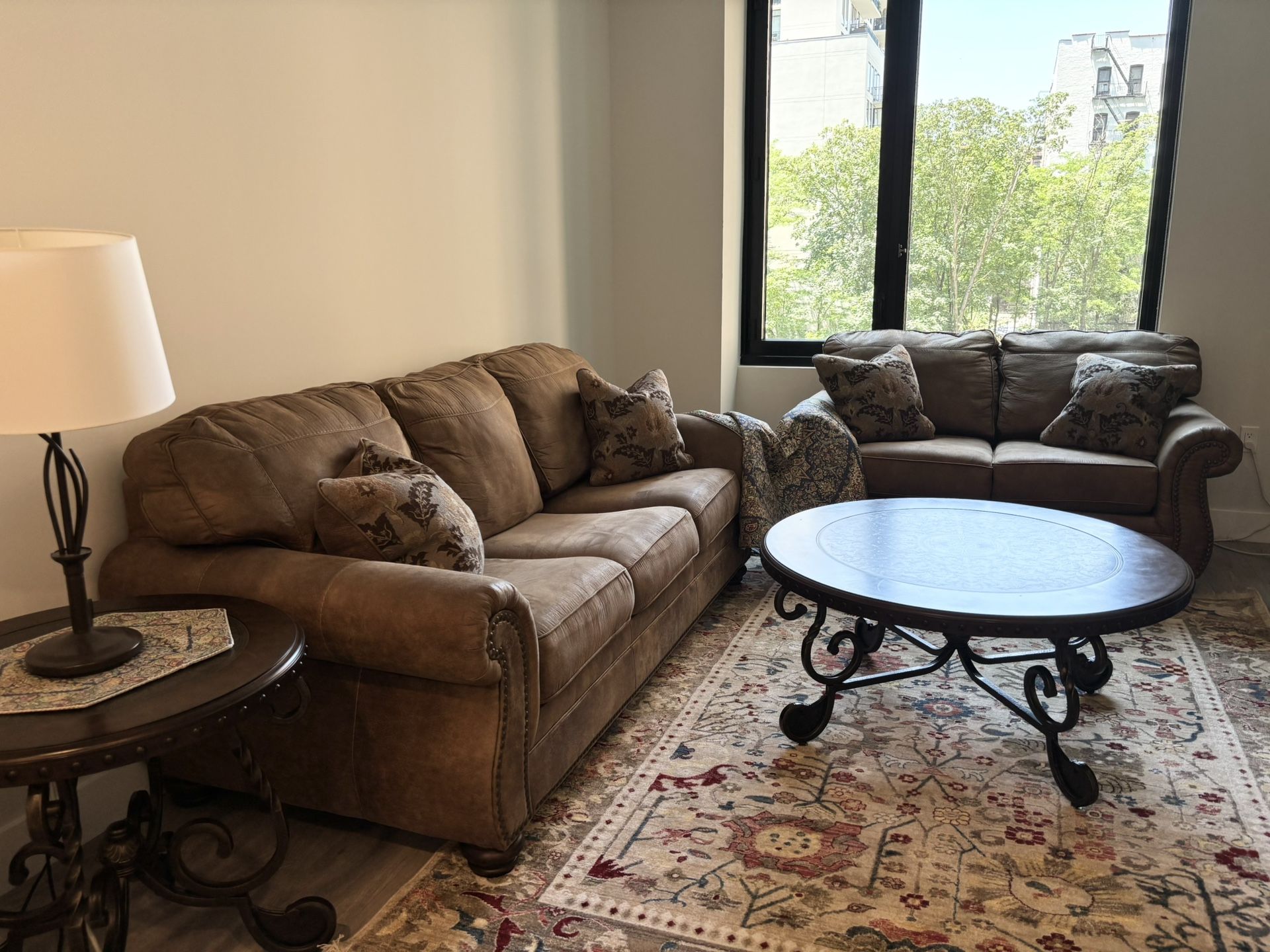 5 Piece Living Room Set — Excellent Condition