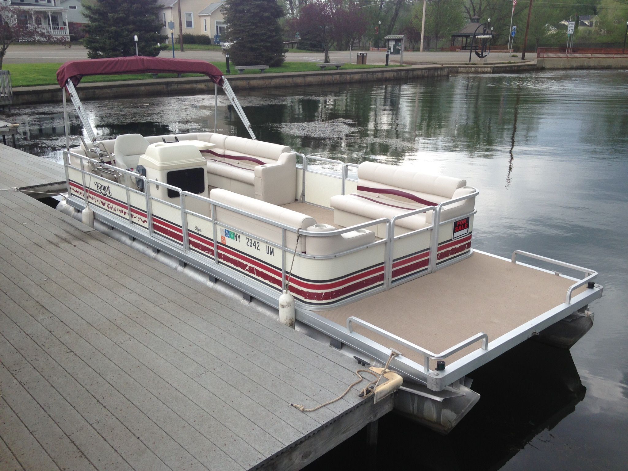 ‘95 24’ Pontoon Boat with 40hp Yamaha Motor 