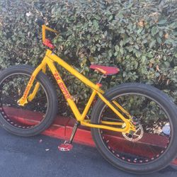 SE Bike Will trade for workout equipments/boxing  Or tattoo work/ Shoes and designer clothes  