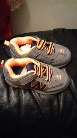 boy sneaker size 6 Carter's