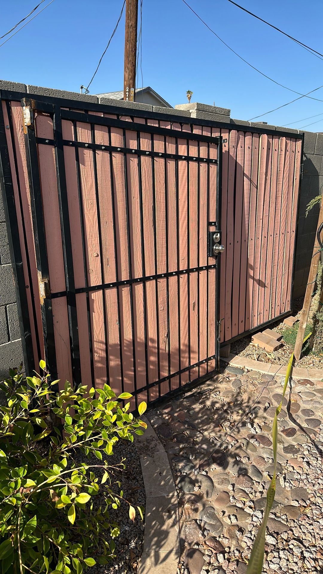 Gate